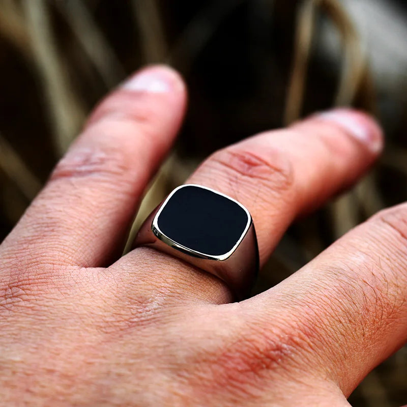 Classic Retro Black Ring