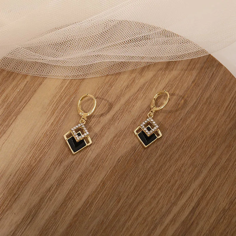 Black Rhombus Pendants Earrings